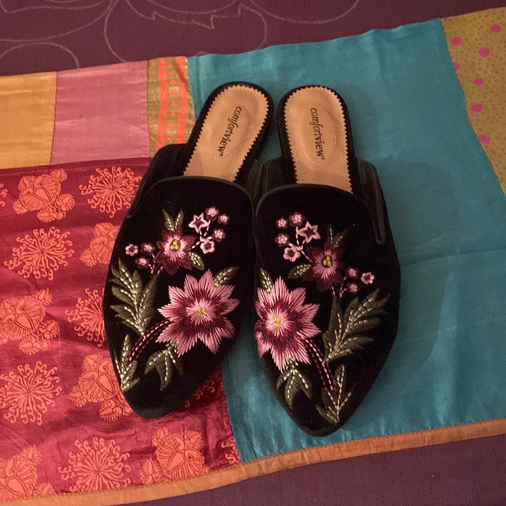 Velvet slippers